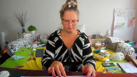 Snapshot of richlucky555 chatting on 11.04.25 Anna - not anna - right Anna online show from 11.04.25