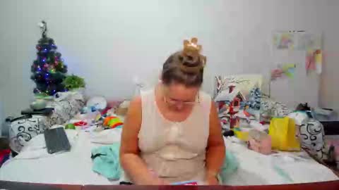 Snapshot of richlucky555 chatting on 12.19.25 Anna - not anna - right Anna online show from 12.19.25