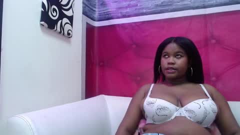 Snapshot of riiannasex chatting on 12.03.24 RIHANNA online show from 12.03.24
