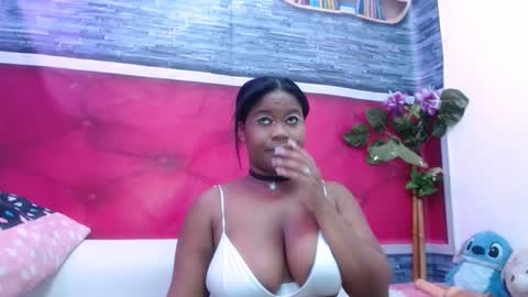 Snapshot of riiannasex chatting on 12.20.24 RIHANNA online show from 12.20.24