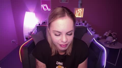 Snapshot of rikaraily chatting on 01.07.25 Rika online show from 01.07.25