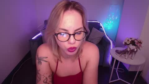 Snapshot of rikaraily chatting on 02.02.25 Rika online show from 02.02.25