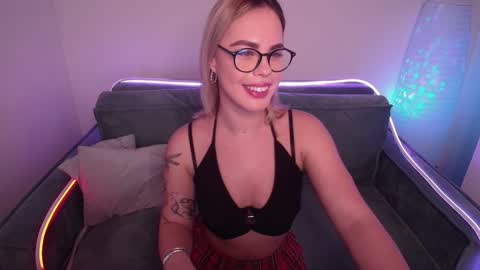 Snapshot of rikaraily chatting on 02.06.25 Rika online show from 02.06.25