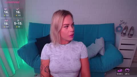 Snapshot of rikaraily chatting on 09.17.25 Rika online show from 09.17.25