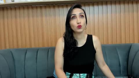 Snapshot of riley_reid_milf chatting on 05.12.26 Oriana online show from 05.12.26