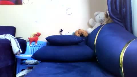 Snapshot of rio_sky chatting on 10.10.25 cookie online show from 10.10.25