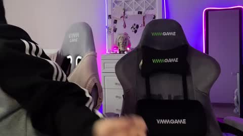   DianaBrite            fansl y online show from 02.09.25