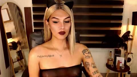 riri online show from 11.17.25