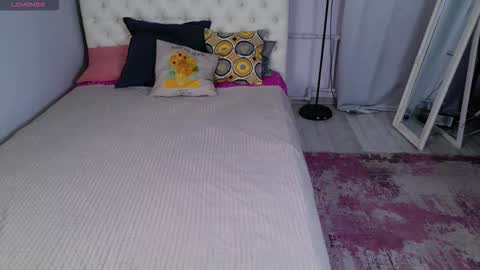 Snapshot of risharoush chatting on 11.28.25 Cassie online show from 11.28.25