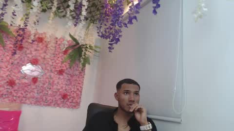 Snapshot of risitos_de_oro_ chatting on 09.30.25 Risitos De Oro online show from 09.30.25