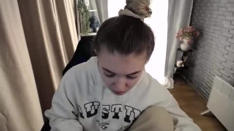 Snapshot of ritaneer chatting on 10.04.25 ritaneer online show from 10.04.25