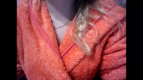 RiveraMaureen online show from 11.04.25