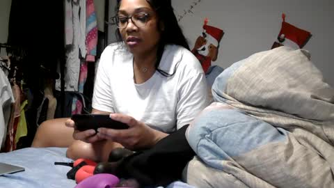 Snapshot of riversaint chatting on 02.08.25 River Saint online show from 02.08.25