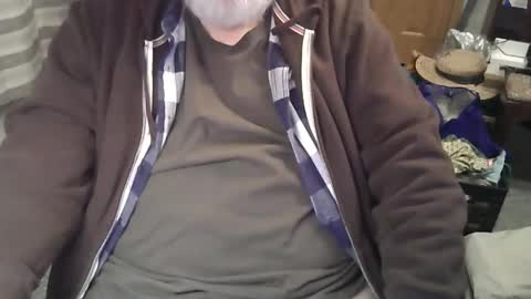 Snapshot of rndmronnie chatting on 12.21.25 Ron Rodan online show from 12.21.25