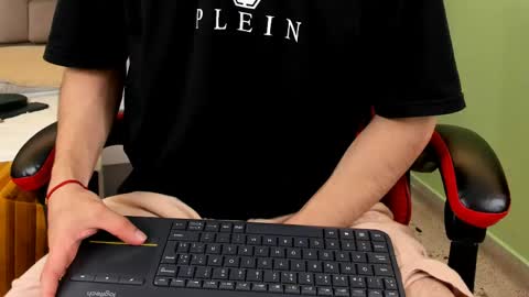 Snapshot of roan_birkin chatting on 04.19.26 Roan Birkin online show from 04.19.26