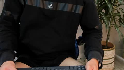 Snapshot of roan_birkin chatting on 04.21.26 Roan Birkin online show from 04.21.26