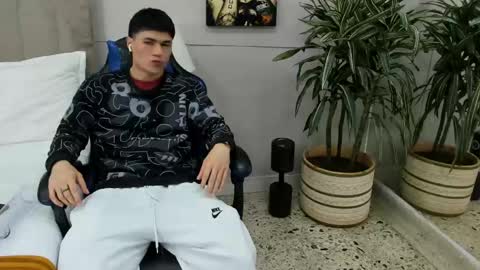 Snapshot of roan_birkin chatting on 04.23.26 Roan Birkin online show from 04.23.26