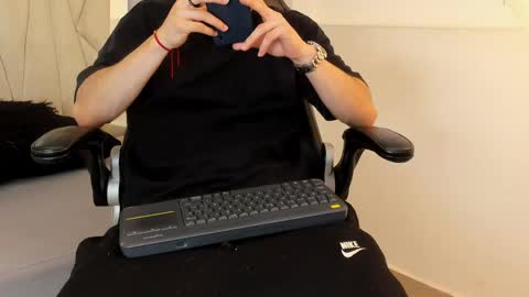 Snapshot of roan_birkin chatting on 04.24.26 Roan Birkin online show from 04.24.26