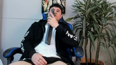Snapshot of roan_birkin chatting on 04.30.26 Roan Birkin online show from 04.30.26
