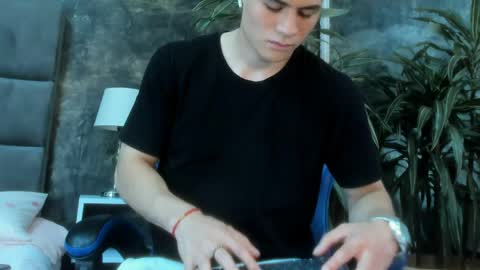 Snapshot of roan_birkin chatting on 05.11.26 Roan Birkin online show from 05.11.26