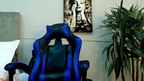 Snapshot of roan_birkin chatting on 05.27.26 Roan Birkin online show from 05.27.26