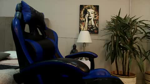 Snapshot of roan_birkin chatting on 05.28.26 Roan Birkin online show from 05.28.26
