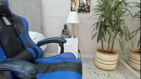 Snapshot of roan_birkin chatting on 05.31.26 Roan Birkin online show from 05.31.26