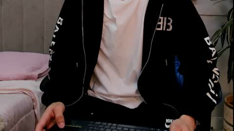 Roan Birkin online show from 06.11.26