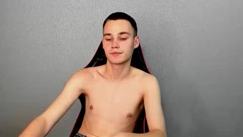 robert10211 online show from 11.10.25