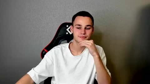 robert10211 online show from 11.18.25