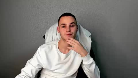 robert10211 online show from 12.01.25