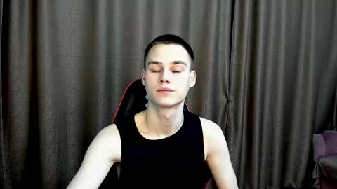 robert10211 online show from 12.15.25