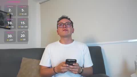 Snapshot of robert_honey chatting on 09.28.25 Robert online show from 09.28.25