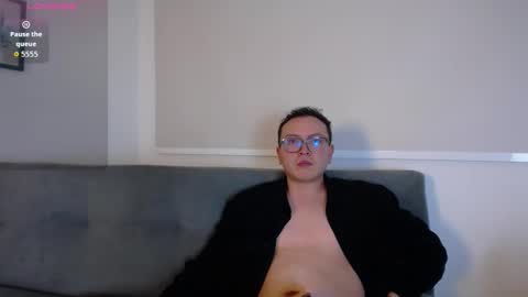 Snapshot of robert_honey chatting on 10.02.25 Robert online show from 10.02.25