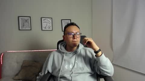 Snapshot of robert_honey chatting on 10.13.25 Robert online show from 10.13.25