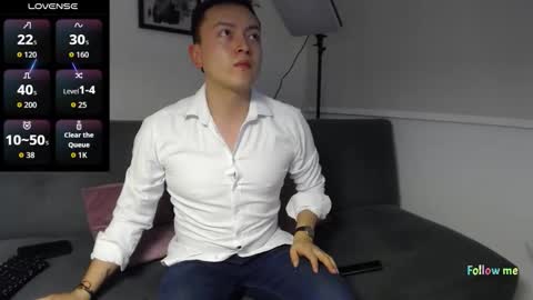 Snapshot of robert_honey chatting on 10.27.25 Robert online show from 10.27.25