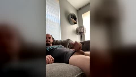 robertmichael1093 online show from 04.24.26