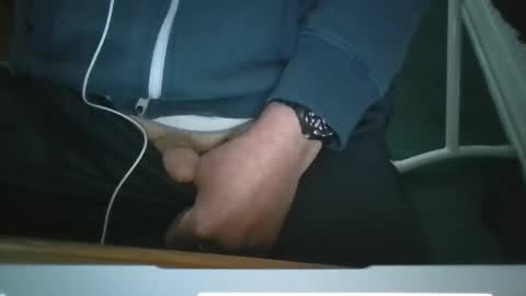 Snapshot of robjh1273 chatting on 05.07.26 Roger online show from 05.07.26