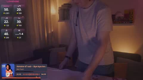 Snapshot of rocketbunnyxxx chatting on 09.27.25 Rocket Bunny online show from 09.27.25