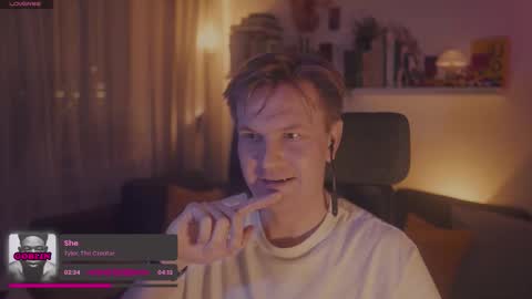 Snapshot of rocketbunnyxxx chatting on 10.17.25 Rocket Bunny online show from 10.17.25