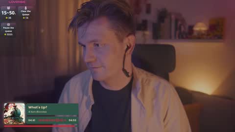 Snapshot of rocketbunnyxxx chatting on 10.19.25 Rocket Bunny online show from 10.19.25