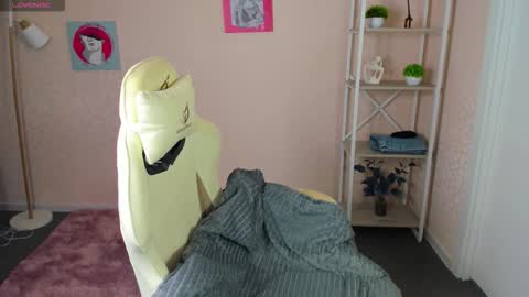 Snapshot of rockett_bunny chatting on 09.13.25 Rockett online show from 09.13.25