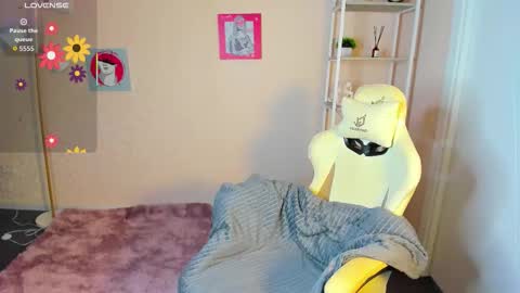 Snapshot of rockett_bunny chatting on 09.24.25 Rockett online show from 09.24.25