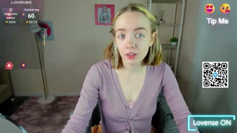 Snapshot of rockett_bunny chatting on 10.05.25 Rockett online show from 10.05.25