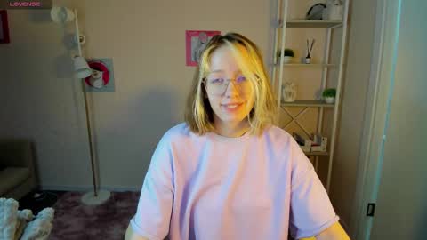 Snapshot of rockett_bunny chatting on 10.06.25 Rockett online show from 10.06.25