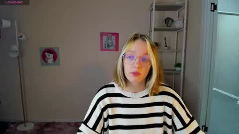 Snapshot of rockett_bunny chatting on 10.09.25 Rockett online show from 10.09.25