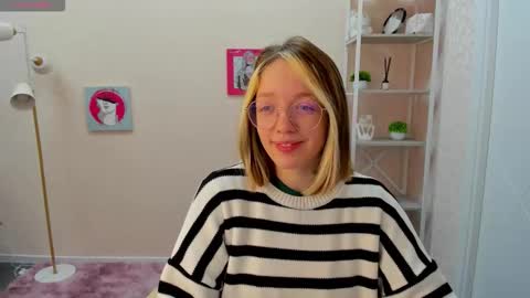 Snapshot of rockett_bunny chatting on 10.11.25 Rockett online show from 10.11.25