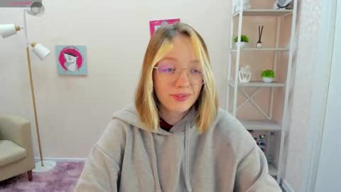 Snapshot of rockett_bunny chatting on 10.14.25 Rockett online show from 10.14.25