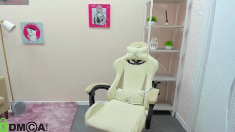 Snapshot of rockett_bunny chatting on 10.19.25 Rockett online show from 10.19.25