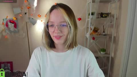 Snapshot of rockett_bunny chatting on 10.21.25 Rockett online show from 10.21.25